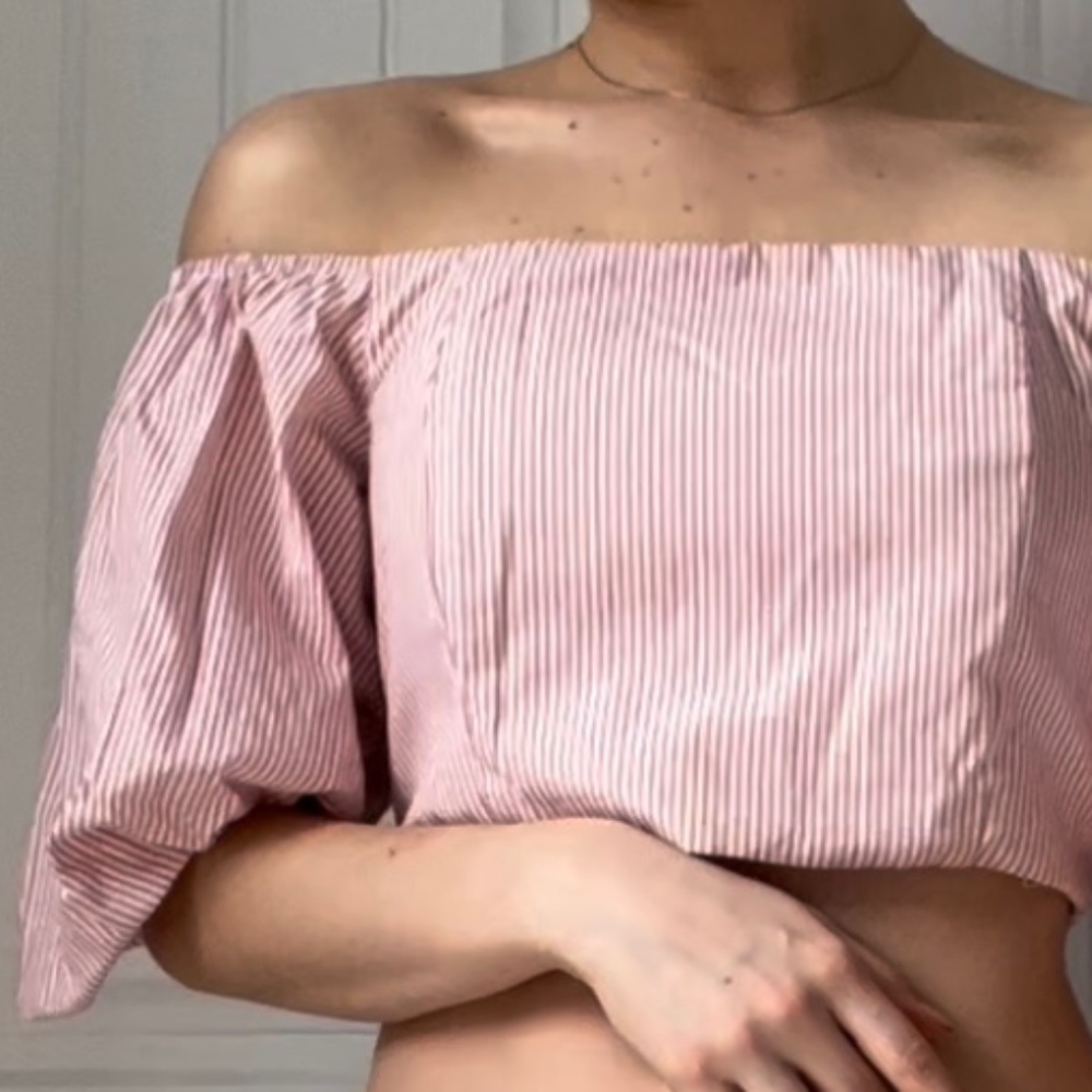 Off the shoulder puffy sleeve top